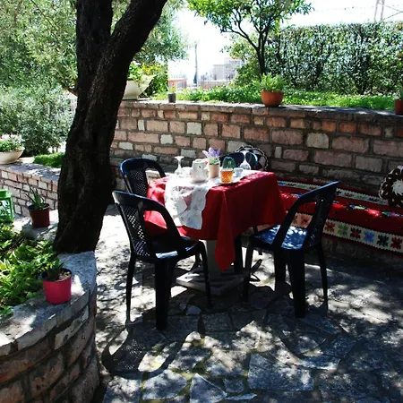 Garden 4*