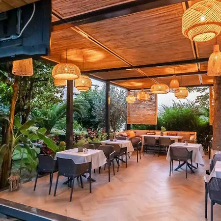 Garden Hotel 4*