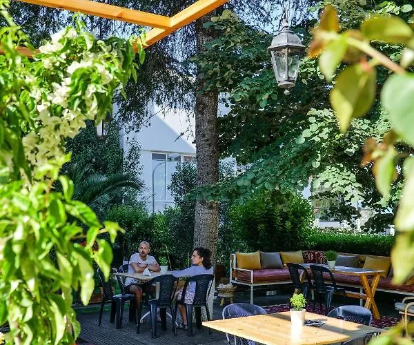 Garden Σαράντα