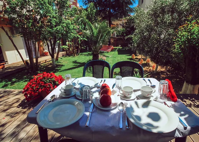 מלון Garden 4*